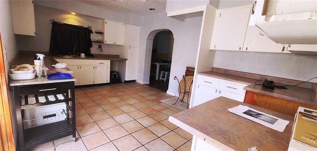 210 W LINEBAUGH AVENUE, Tampa, FL 33612