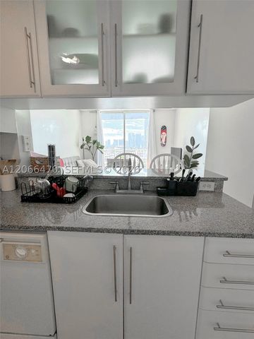 275 NE 18th St 2004, Miami, FL 33132