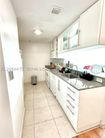 275 NE 18th St 2004, Miami, FL 33132