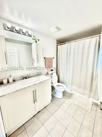 275 NE 18th St 2004, Miami, FL 33132