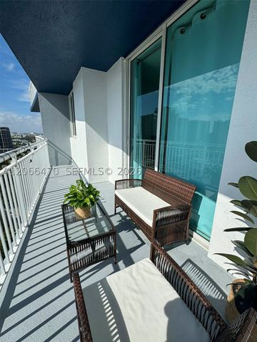 275 NE 18th St 2004, Miami, FL 33132