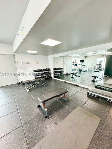 275 NE 18th St 2004, Miami, FL 33132