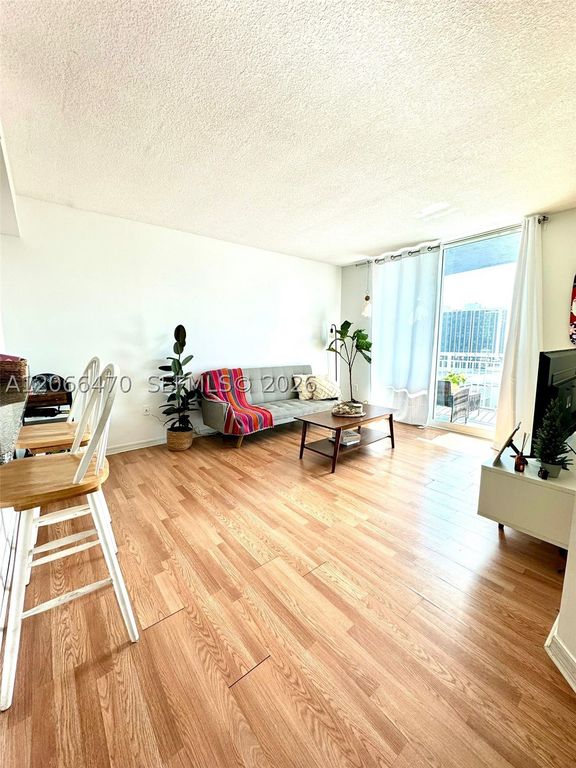 275 NE 18th St 2004, Miami, FL 33132
