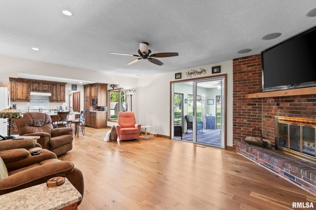 82 Stony Creek Drive, Chatham, IL 62629