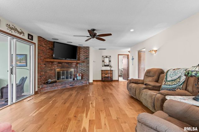 82 Stony Creek Drive, Chatham, IL 62629