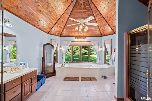 82 Stony Creek Drive, Chatham, IL 62629