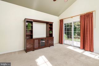 5 SWALLOW DR, Hamilton, NJ 08690