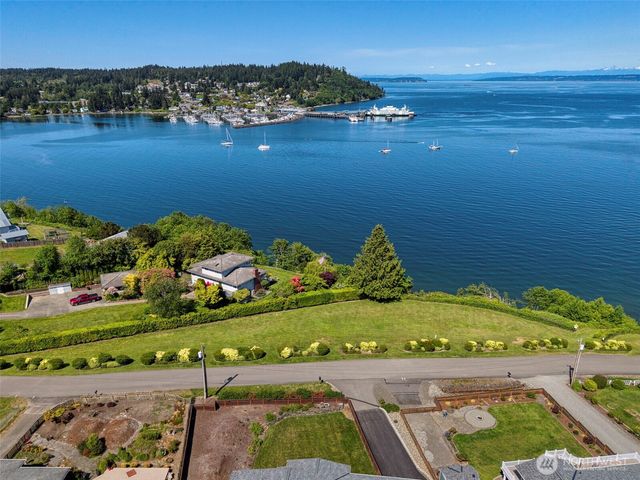 24115 Madura Drive NE, Kingston, WA 98346