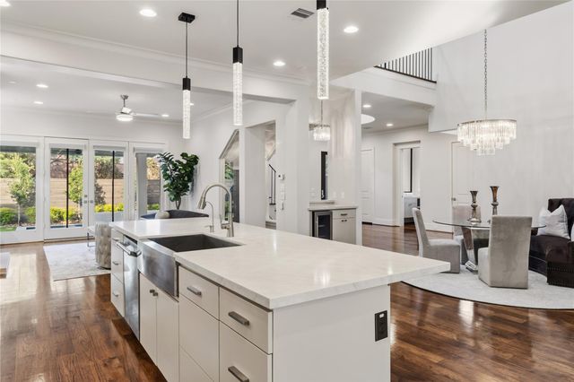 6011 Burgoyne Road A, Houston, TX 77057