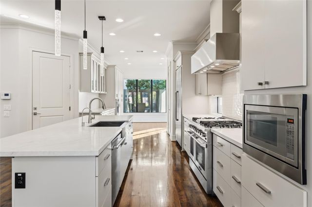 6011 Burgoyne Road A, Houston, TX 77057