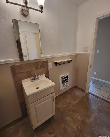 2443 W HUISACHE AVE, San Antonio, TX 78228