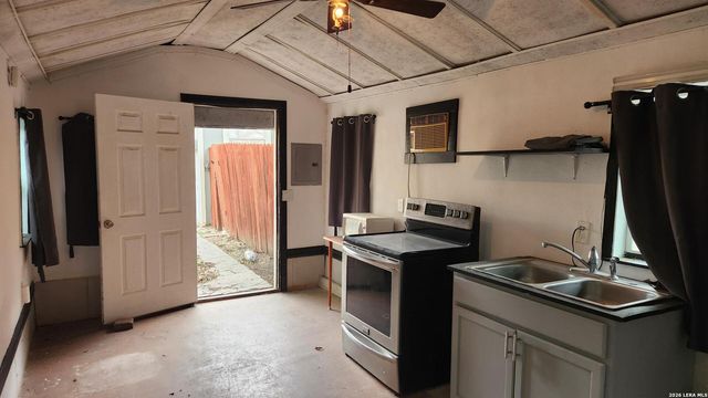 2443 W HUISACHE AVE, San Antonio, TX 78228