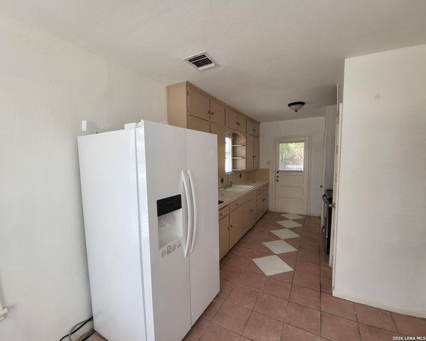 2443 W HUISACHE AVE, San Antonio, TX 78228