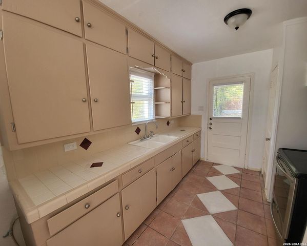 2443 W HUISACHE AVE, San Antonio, TX 78228