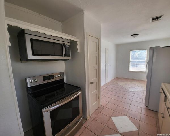 2443 W HUISACHE AVE, San Antonio, TX 78228