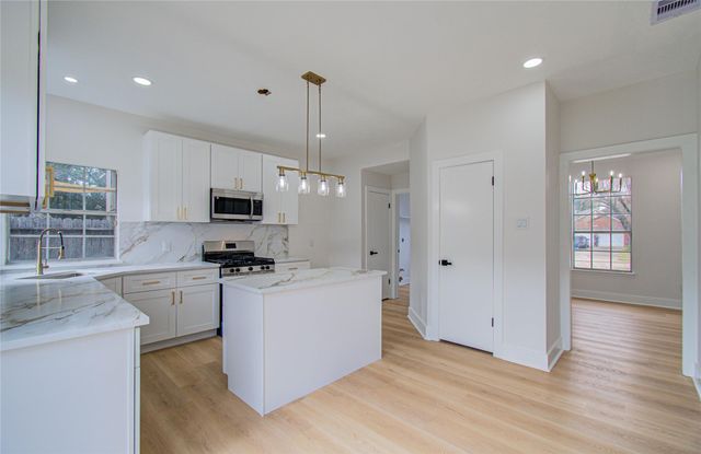 206 Needleleaf Lane, Sugar Land, TX 77479