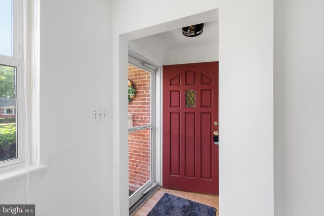 2906 BREEZY TER, Alexandria, VA 22303