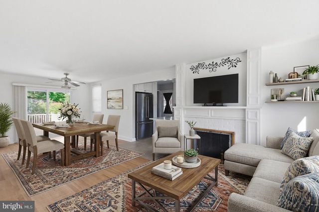 2906 BREEZY TER, Alexandria, VA 22303