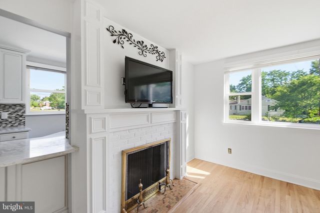 2906 BREEZY TER, Alexandria, VA 22303