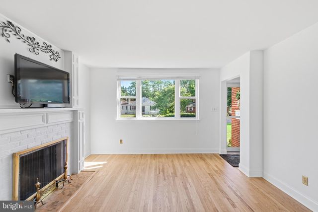 2906 BREEZY TER, Alexandria, VA 22303