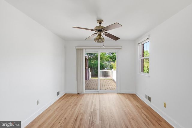 2906 BREEZY TER, Alexandria, VA 22303