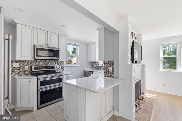 2906 BREEZY TER, Alexandria, VA 22303