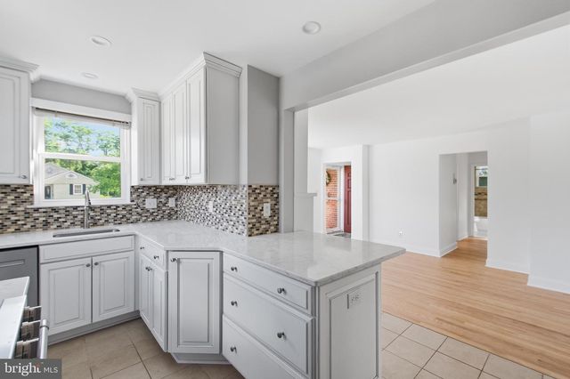 2906 BREEZY TER, Alexandria, VA 22303