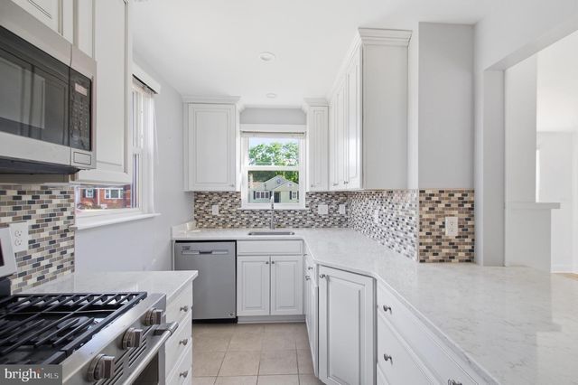 2906 BREEZY TER, Alexandria, VA 22303