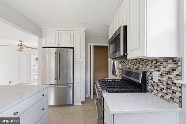 2906 BREEZY TER, Alexandria, VA 22303