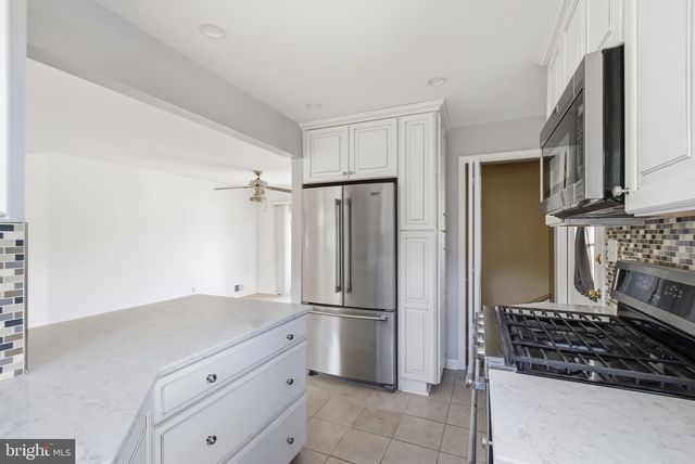 2906 BREEZY TER, Alexandria, VA 22303