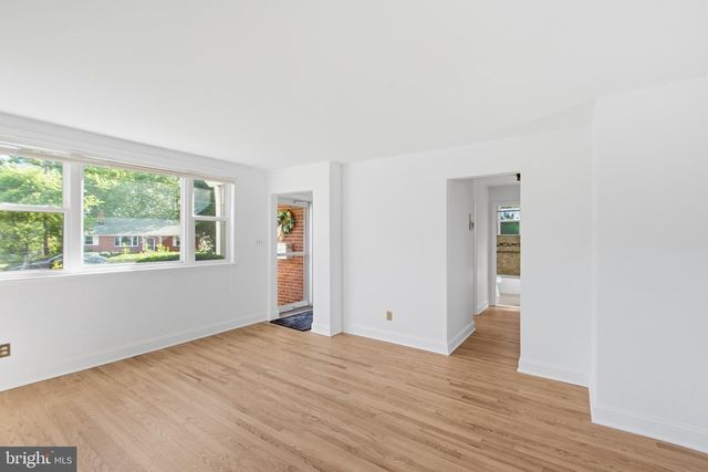 2906 BREEZY TER, Alexandria, VA 22303
