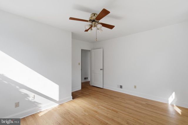 2906 BREEZY TER, Alexandria, VA 22303