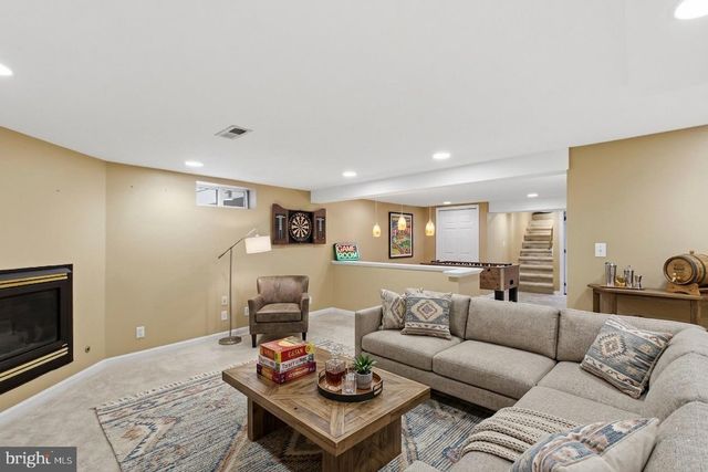 2906 BREEZY TER, Alexandria, VA 22303
