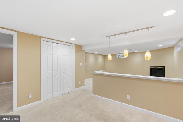 2906 BREEZY TER, Alexandria, VA 22303