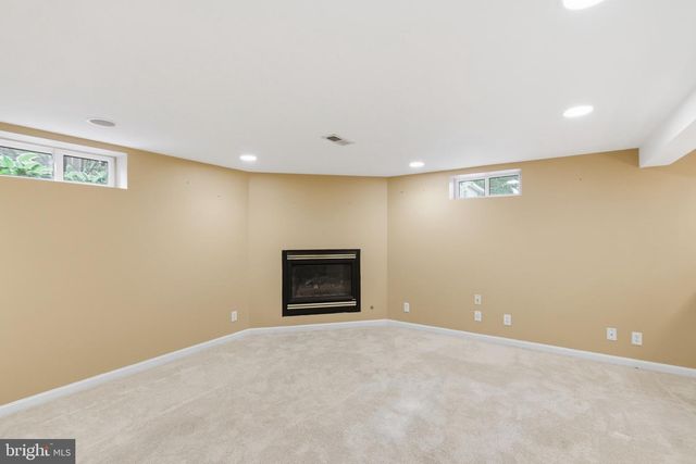 2906 BREEZY TER, Alexandria, VA 22303