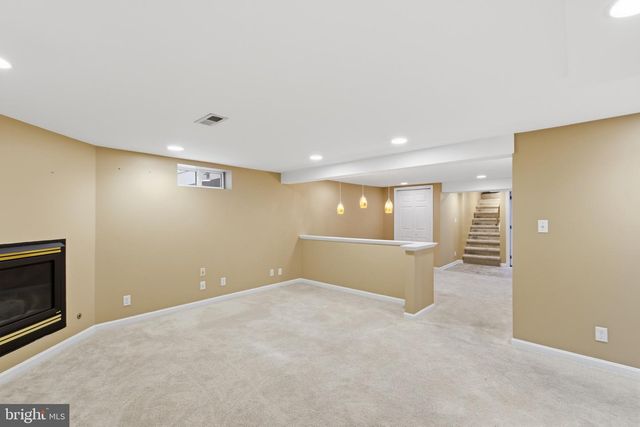 2906 BREEZY TER, Alexandria, VA 22303