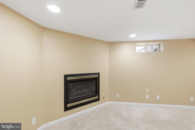 2906 BREEZY TER, Alexandria, VA 22303