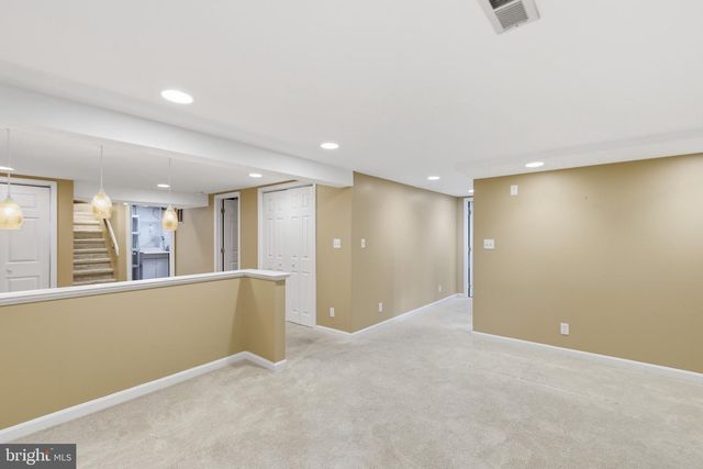 2906 BREEZY TER, Alexandria, VA 22303