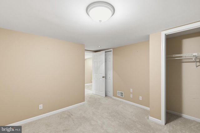 2906 BREEZY TER, Alexandria, VA 22303