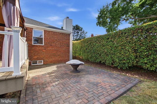 2906 BREEZY TER, Alexandria, VA 22303