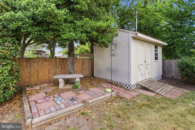 2906 BREEZY TER, Alexandria, VA 22303
