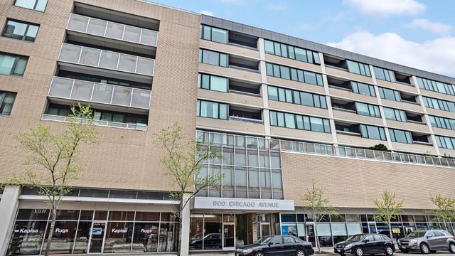 900 CHICAGO Avenue 410, Evanston, IL 60202