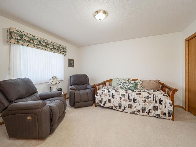 9106 Dunbar Knoll N, Brooklyn Park, MN 55443