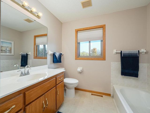 9106 Dunbar Knoll N, Brooklyn Park, MN 55443