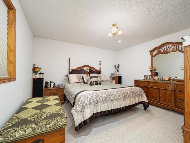 9106 Dunbar Knoll N, Brooklyn Park, MN 55443