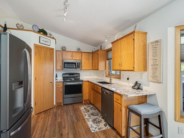 9106 Dunbar Knoll N, Brooklyn Park, MN 55443