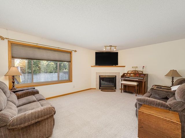 9106 Dunbar Knoll N, Brooklyn Park, MN 55443
