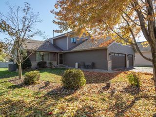 9106 Dunbar Knoll N, Brooklyn Park, MN 55443