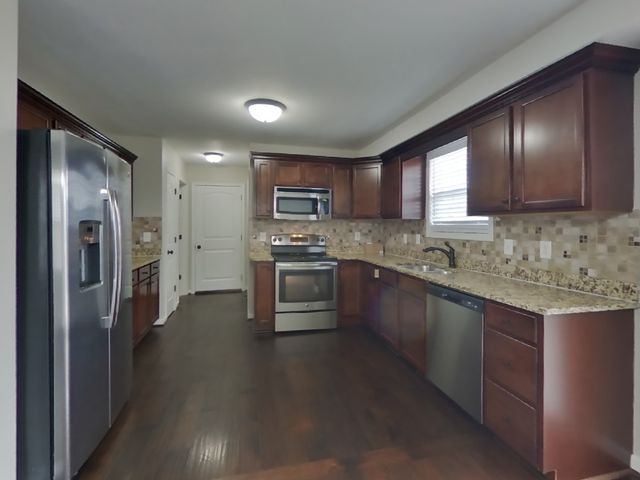 1073 Castlerock Dr, Clarksville, TN 37042