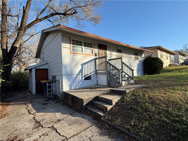 3801 Myrtle Avenue, Kansas City, MO 64128